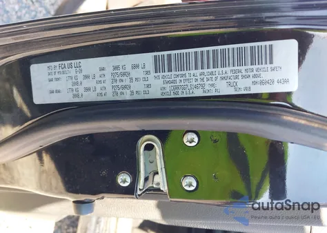 2020 Ram 1500 Classic Warlock 4X4 6'4 Box из США, поврежденный, VIN 1C6RR7GG7LS146792